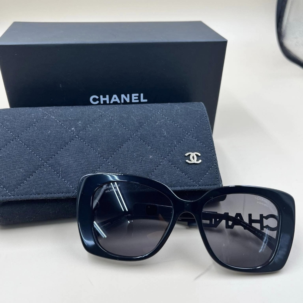 CHANEL Elegant Black Sunglasses - Picture 4 of 8